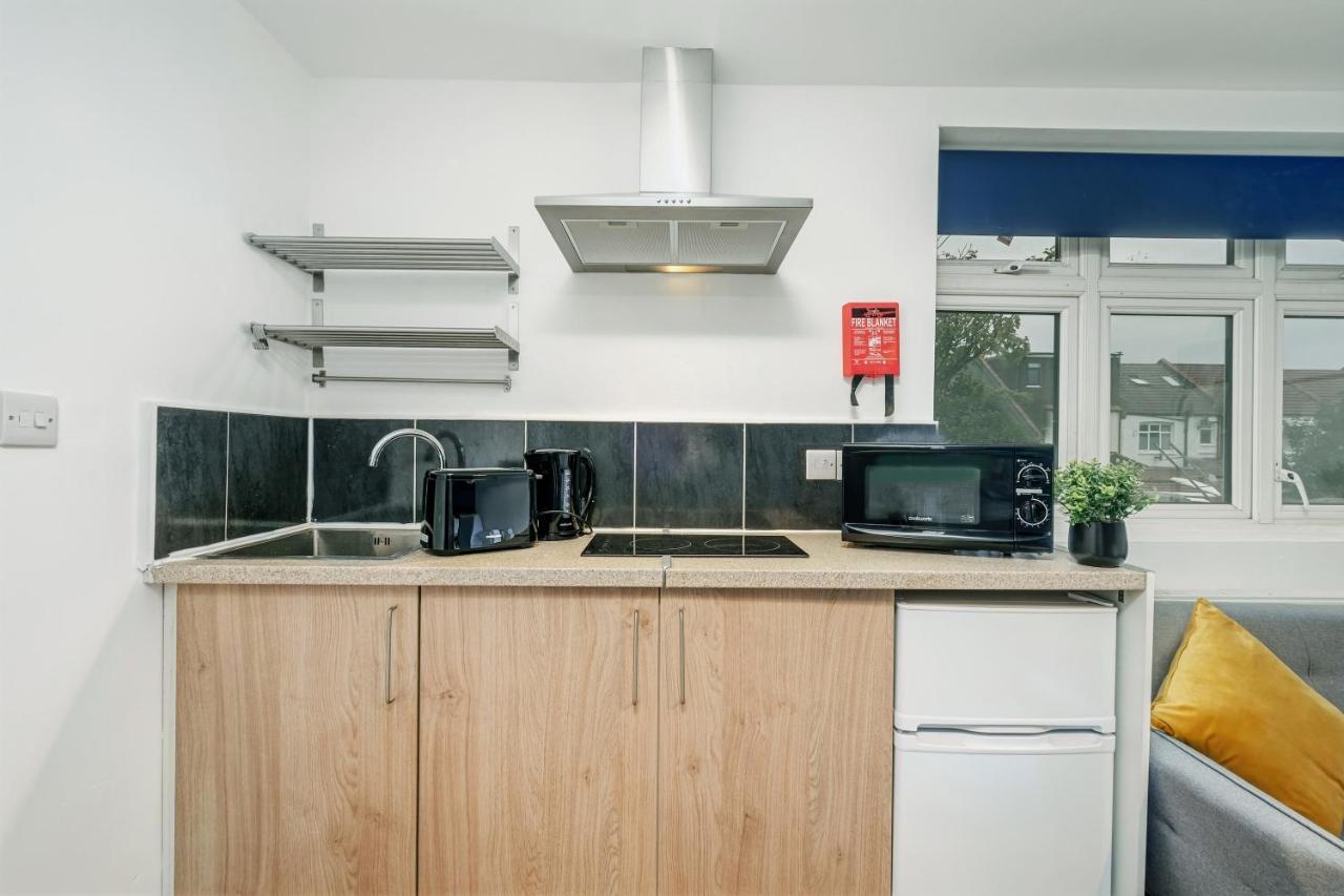 Fernbank Rooms Sudbury Hill, Harrow, Self-Contained Studios With En-Suite Harrow on the Hill Eksteriør bilde